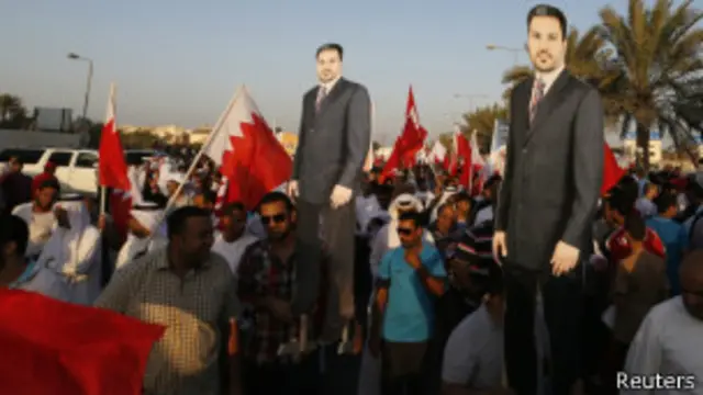 آقای مرزوق از سال پیش به قید وثیقه آزاد بود اما با رای دادگاه از سفر به خارج منع شده بود