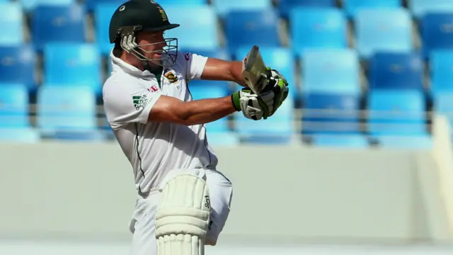 گریم سمتھ کے بعد اے بی ڈولئیرز نےبھی سنچری مکمل کی اور ناٹ آؤٹ رہے