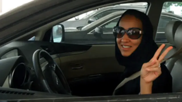 يحظر على السعوديات قيادة السيارات