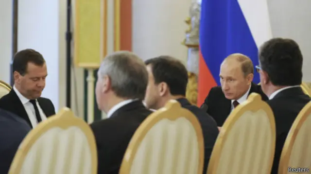 По мнению экспертов, бюджет принимается в обстановке неразберихи, потому что <br>Путин слишком торопит правительство с "майскими указами"