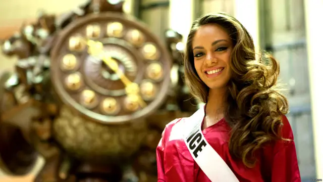 روس کے دارالحکومت ماسکو میں ہونے والے حسینۂ کائنات کے مقابلے میں فرانس کی ہنارانی ڈی لنگ یکس اپنے ملک کی نمائندگی کر رہی ہیں۔