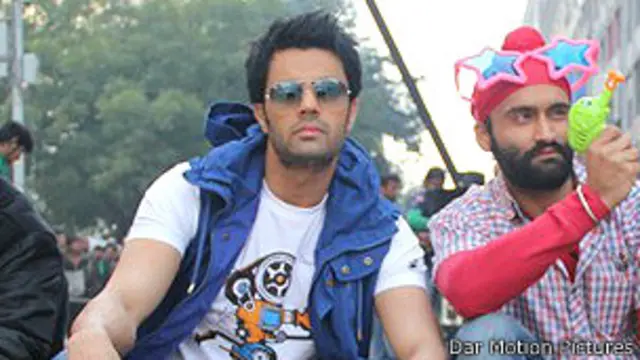 मनीष पॉल कैमरा के सामने बेहद सहज लगे हैं. 