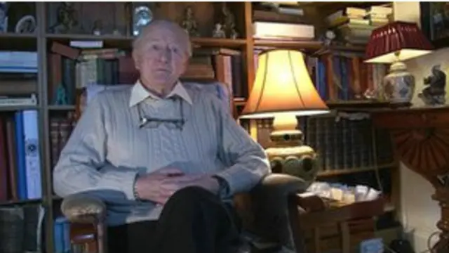 बॉब स्टर्जन बताते हैं कि जब वो सड़क के किनारे नमकीन की दुकान लगाते थे तो डरावनी घटनाएं अक्सर सुनने को मिल जाती थीं.