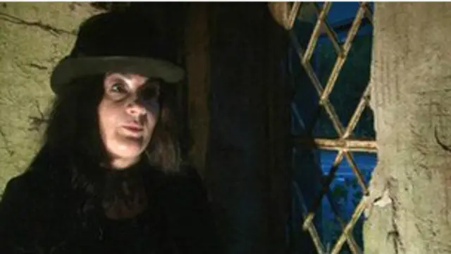 मोस्टली घोस्टली संस्था की संस्थापक कैथलीन क्रोनी अपने साथियों के साथ शनिवार को इस सड़क पर सफ़र करने वाली हैं. 