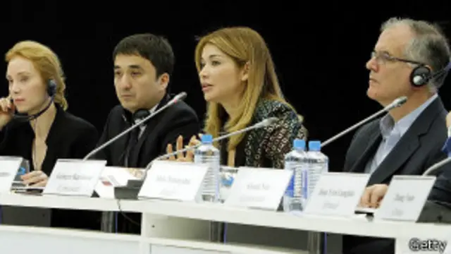 Расмий оммавий ахворот воситаларининг журналистлари матбуот анжуманида ҳам кўринишмаган.