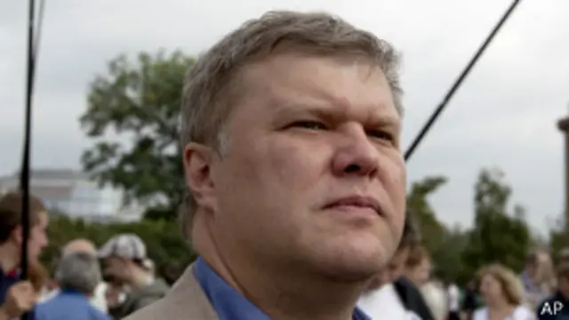 Активисты "Яблока" и в 2004 году поддерживали Оранжевую революцию только издалека, подчеркивает Сергей Митрохин