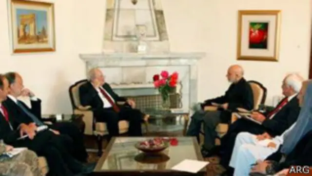 کارل لیون: اظهارات آنها (آقای کرزی) عموما برای ایجاد اعتماد میان دو کشور کمکی نمیکند