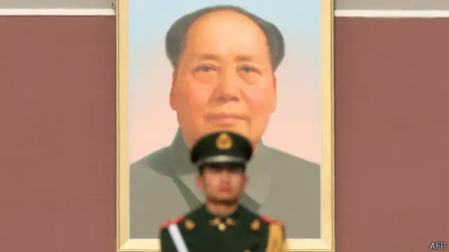 北京天安門城樓上的毛澤東像(資料圖片)