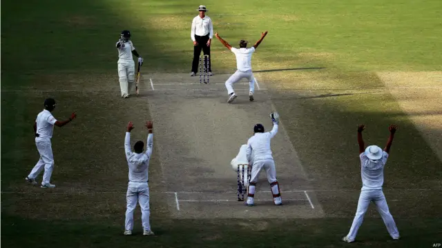 ٹیسٹ کرکٹ کی عالمی درجہ بندی میں جنوبی افریقہ اس وقت پہلے نمبر پر ہے جبکہ پاکستان چھٹے نمبر پر ہے