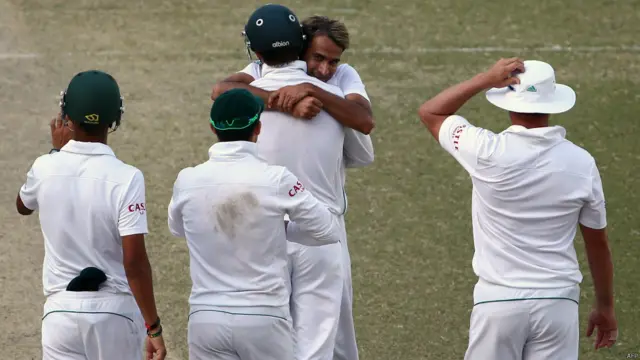 جنوبی افریقہ نے پاکستان کو ایک اننگز اور 92 رنز سے ہرا کر سیریز برابر کر دی