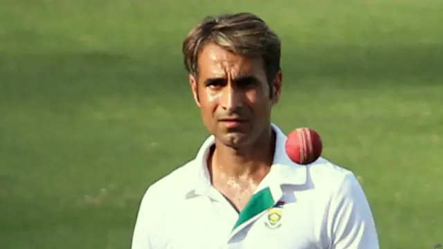 جنوبی افریقہ کی جانب سے دوسری اننگز میں عمران طاہر اور ڈومینی تین، تین وکٹیں لے کر سب سے کامیاب بولر رہے۔ عمران طاہر نے اس میچ میں کُل آٹھ وکٹیں حاصل کیں۔