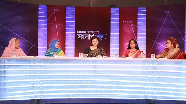 প্যানেল সদস্য বাঁ থেকে : কৃষিমন্ত্রী মতিয়া চৌধুরী, আইনজীবী ফাতেমা আনোয়ার, অনুষ্ঠান সঞ্চালক আফরোজা নীলা, সংস্কৃতি কর্মী ও অ্যাক্টিভিস্ট রোকেয়া প্রাচী এবং বিএনপির ভাইস চেয়ারম্যান সেলিমা রহমান। 