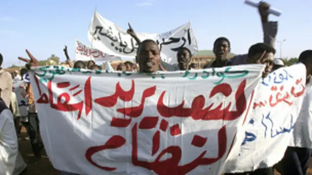 قامت السلطات السودانية باعتقال المئات إثر المظاهرات التى شهدتها البلاد للمطالبة بإسقاط النظام