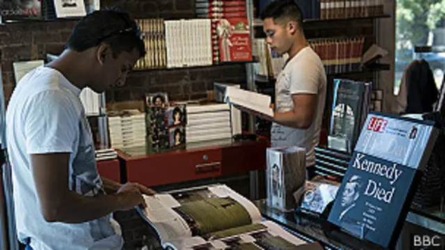 Librería del Museo del Sexto Piso en la Plaza Dealey