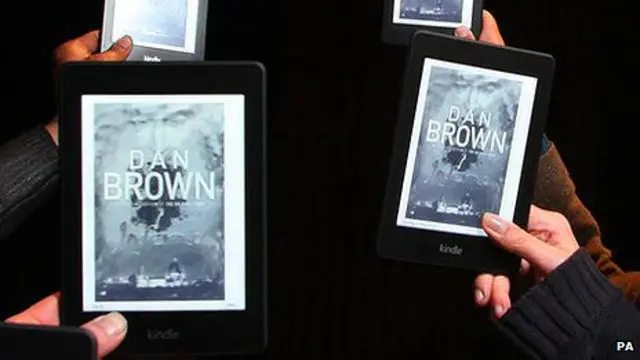 Kindles con el libro "Inferno" de Dan Brown