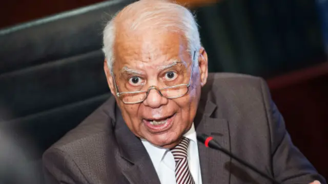 الببلاوي پر مصریانو غږ کړی، چې "اوس یو بل ته د لاس ورکولو وخت راغلی، چې هېواد له روان کړکېچه وباسو، او له خپلو شخصي ګټو تېر شو".