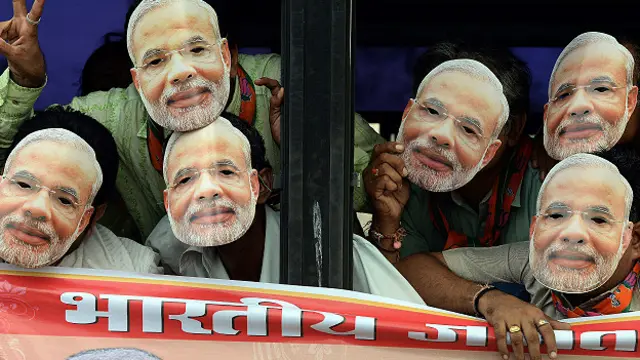 नरेंद्र मोदी और मुखौटे