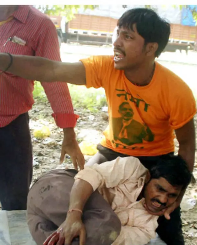 पटना में रैली के पास धमाके हुए हैं