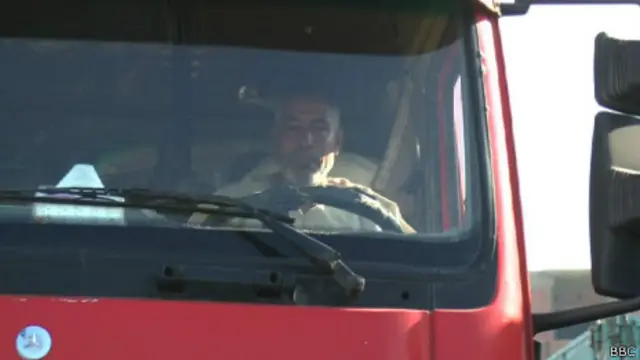 يطالب عطيه باغلاق الحدود أمام السائقين حفاظا عليهم