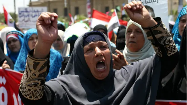 مازال أنصار الرئيس المعزول ينظمون احتجاجاتهم من وقت لآخر بالرغم من ملاحقة السلطات لهم.