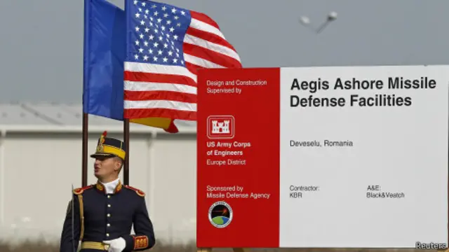 Румынский солдат на церемонии открытия базы Девеселу