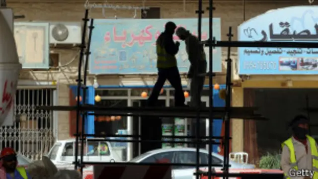 عمال آسيويون في السعودية