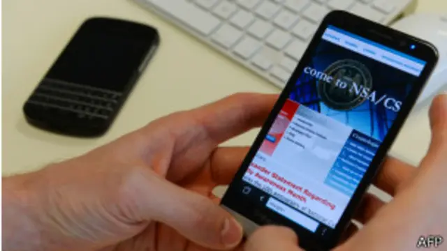 Мобильный сайт АНБ США на телефоне