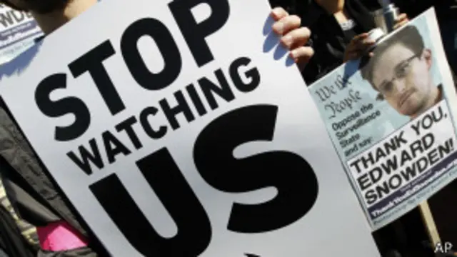 وائٹ ہاؤس پر عالمی رہنماؤں کی جاسوسی کی اطلاعات اور صدر اوباما کی ان آپریشنز سے بظاہر لاعلمی کے معاملے پر وضاحت کے لیے دباؤ بڑھا ہے