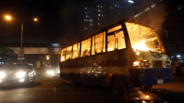 أدت أعمال العنف إلى مقتل خمسة عشر شخصا