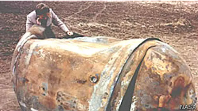 Esta fragmento de acero de un cohete Delta aterrizó en Georgetown, Texas, en 1997.