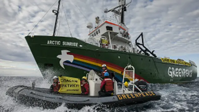 Нидерланды настаивают, что Россия захватила судно, которое даже не входило в трехмильную запретную зону вокруг "Приразломной"