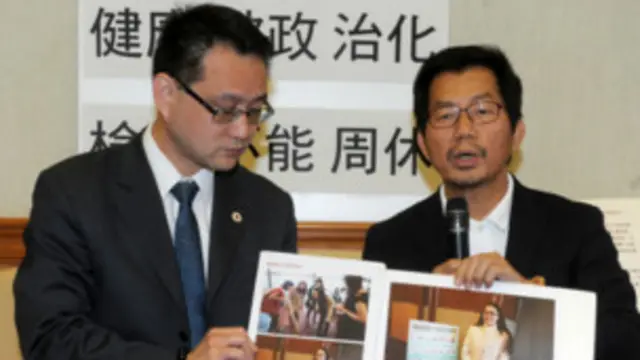 民进党立委李应元（右）、台北议员阮昭雄记者会上