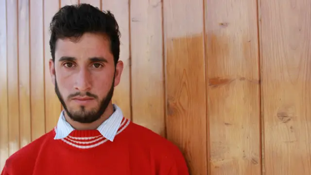 ضمیر حسن تنگ ڈار کے باشندے ہیں۔ ماضی میں کنٹرول لائن پر ہونے والی گولا باری میں ان کے بھائی، دادا، نانی، خالہ اور کئی لوگ زخمی ہو چکے ہیں۔ 