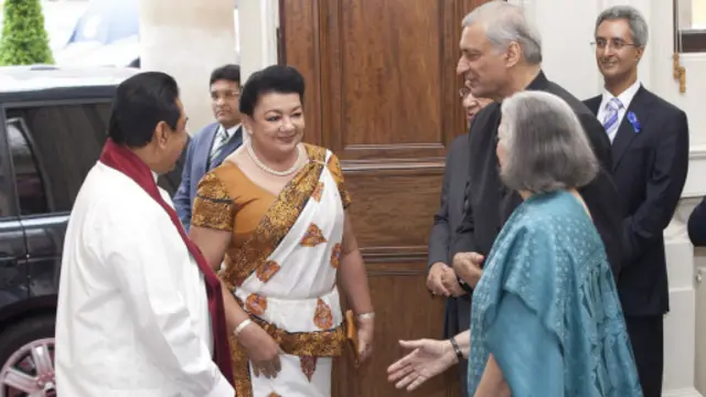 මහලේකම් කමලේශ් ශර්මා සහ ජනාධිපති රාජපක්ෂ ලන්ඩනයේදී