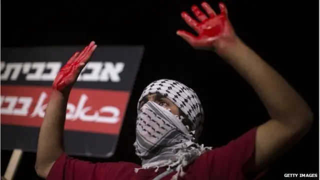 د بندیانو تر خوشي کېدا مخکې، اسراییلیانو د قدس په لمن کې د اسراییلي زندان مخې ته لاریون وکړ 