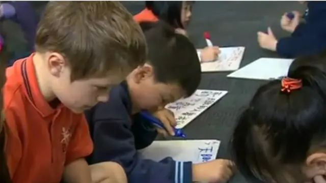 雅姬的班上共有23名同学。