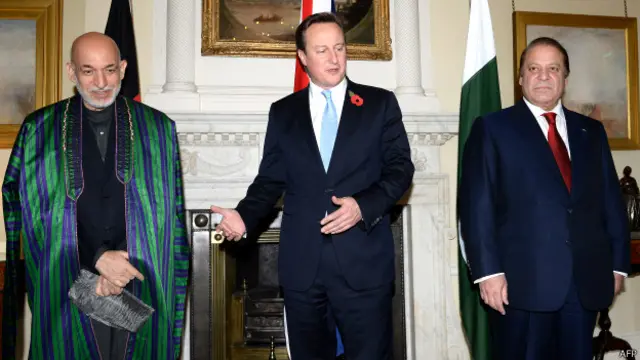 نواز شریف اور کرزئی نے جنوبی ایشیائی خطے میں استحکام کے حوالے سے سہ فریقی مذاکرات کے چوتھے دور میں برطانوی وزیر اعظم ڈیوڈ کیمرون سے لندن میں ملاقات کی تھی