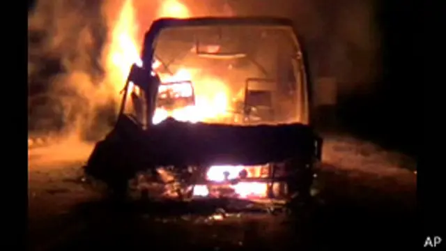 बस में लगी आग