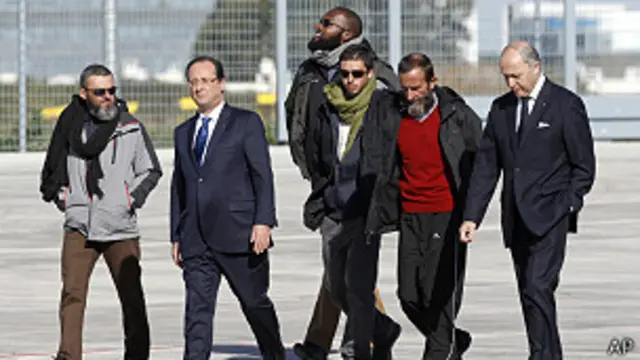 Reféns de volta à França