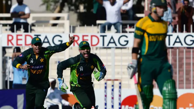 جنوبی افریقہ کا کوئی بھی بلے باز وکٹ پر زیادہ دیر ٹھہر نہ سکا۔ انگرام آؤٹ ہونے والے پہلے کھلاڑی تھے جنہیں محمد عرفان نے آؤٹ کیا