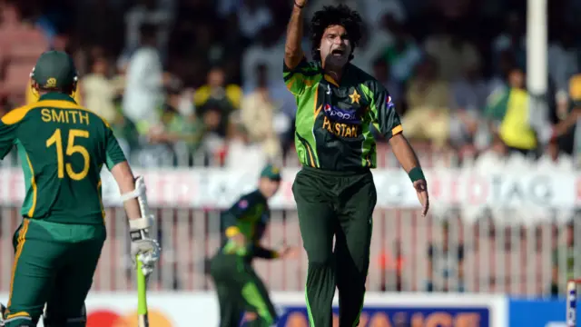 جنوبی افریقہ نے ٹاس جیت کر پہلے کھیلنے کا فیصلہ کیا تو پاکستانی بولر شروع سے ہی جنوبی افریقہ پر حاوی رہے