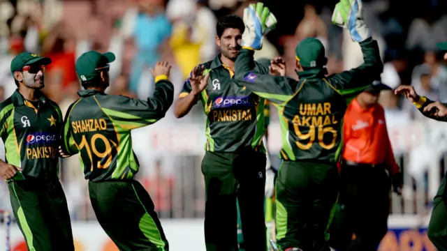 سہیل تنویر نے بھی دو وکٹیں حاصل کیں