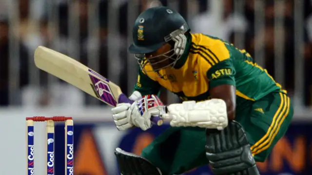 بولر ٹسوبو نے وین پارنل کے ساتھ مل کر باون رنز کی شراکت قائم کی۔وین پارنل کے جنوبی افریقہ کے کامیاب ترین بلے باز ثابت ہو ئے ہیں جنہوں نے چھپن رنز بنائے۔