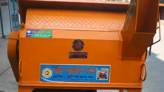 বগুড়ায় তৈরি ধান মাড়াই কল।