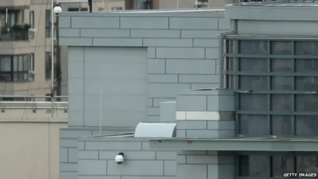 बर्लिन में अमरीकी दूतावास की इस खिड़की रहित कमरे से सुनी जाती चांसलन मार्केल की बातचीत