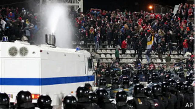 Омон водомет фанаты