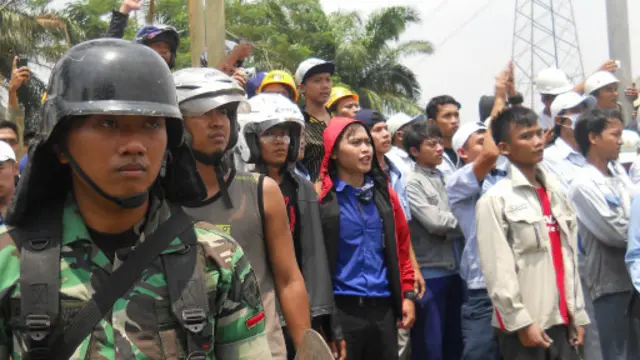 Pengamanan unjuk rasa buruh di Bekasi melibatkan TNI.