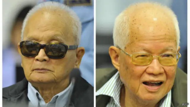 'Anh Hai' Nuon Chea (trái) và Khieu Samphan (phải) đều phủ nhận tội ác nhân loại