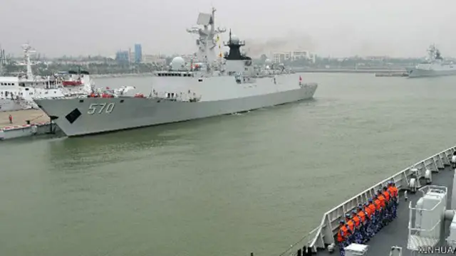 南海舰队远航编队驶离湛江某军港前往西太平洋演习海域(新华社图片18/10/2013)