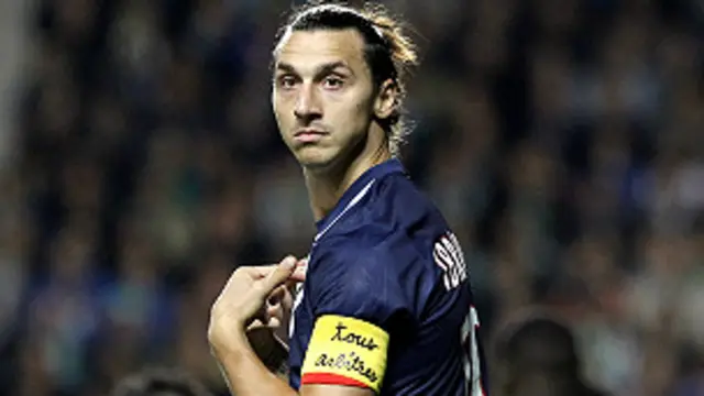 يقود إبراهيموفيتش المتألق حاليا منتخب بلاده